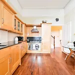 Bright 2 Bedroom Apartment In South Kensington