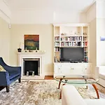 Bright 2 Bedroom Apartment In South Kensington