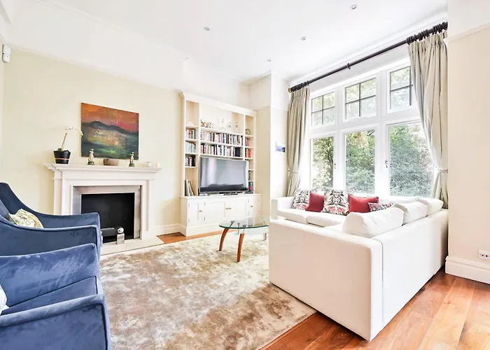 Bright 2 Bedroom Apartment In South Kensington