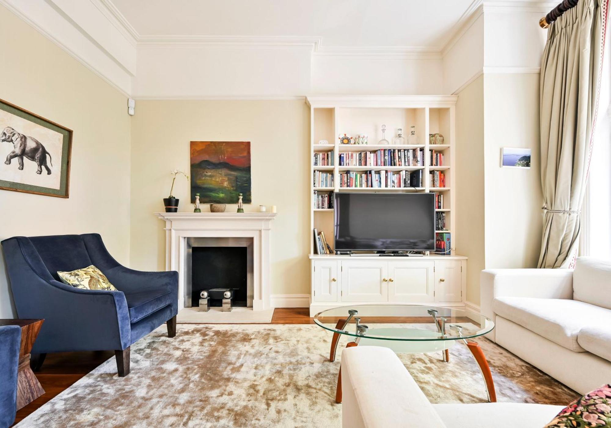 Bright 2 Bedroom In South Kensington Londra