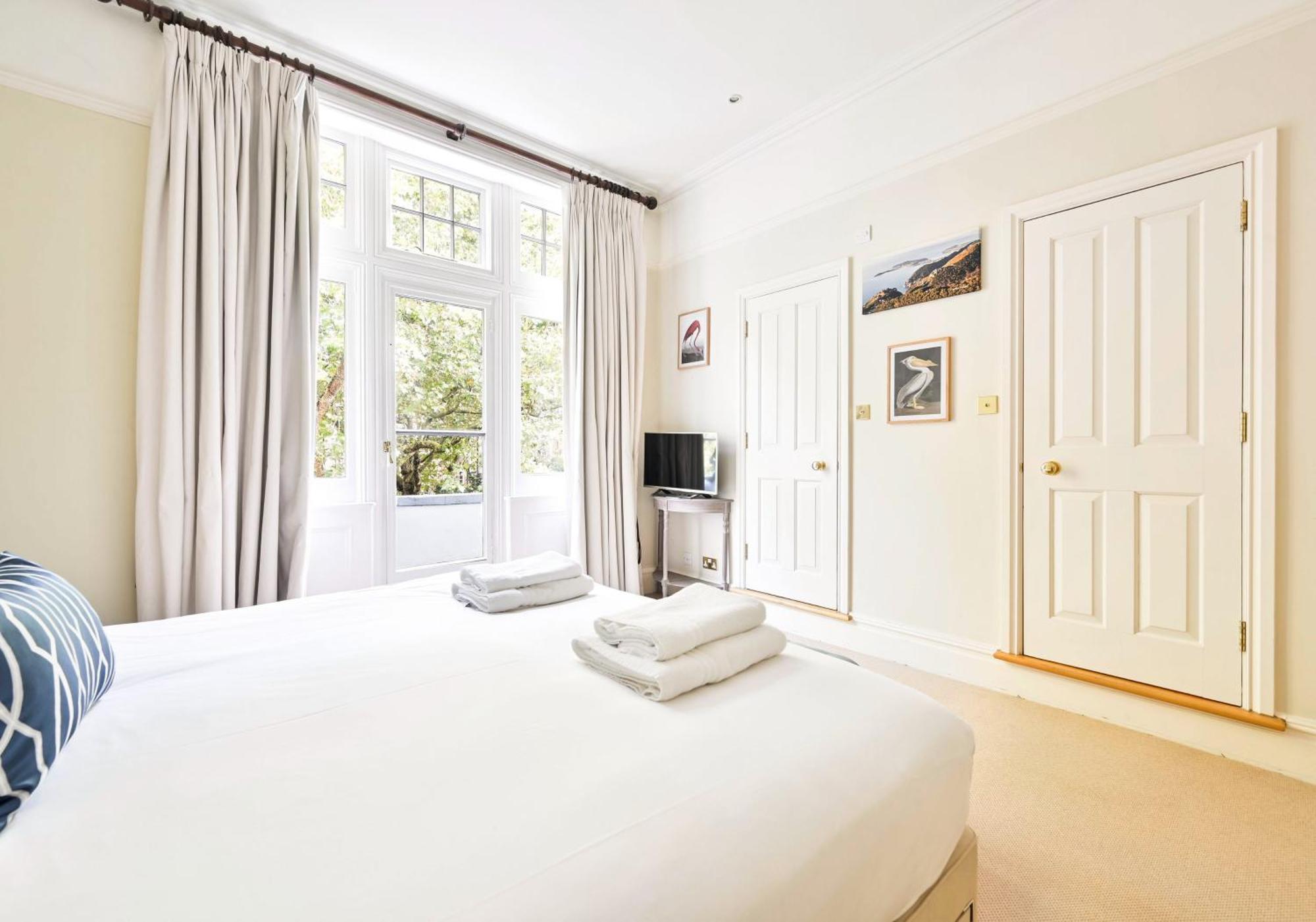 Bright 2 Bedroom In South Kensington * Londra