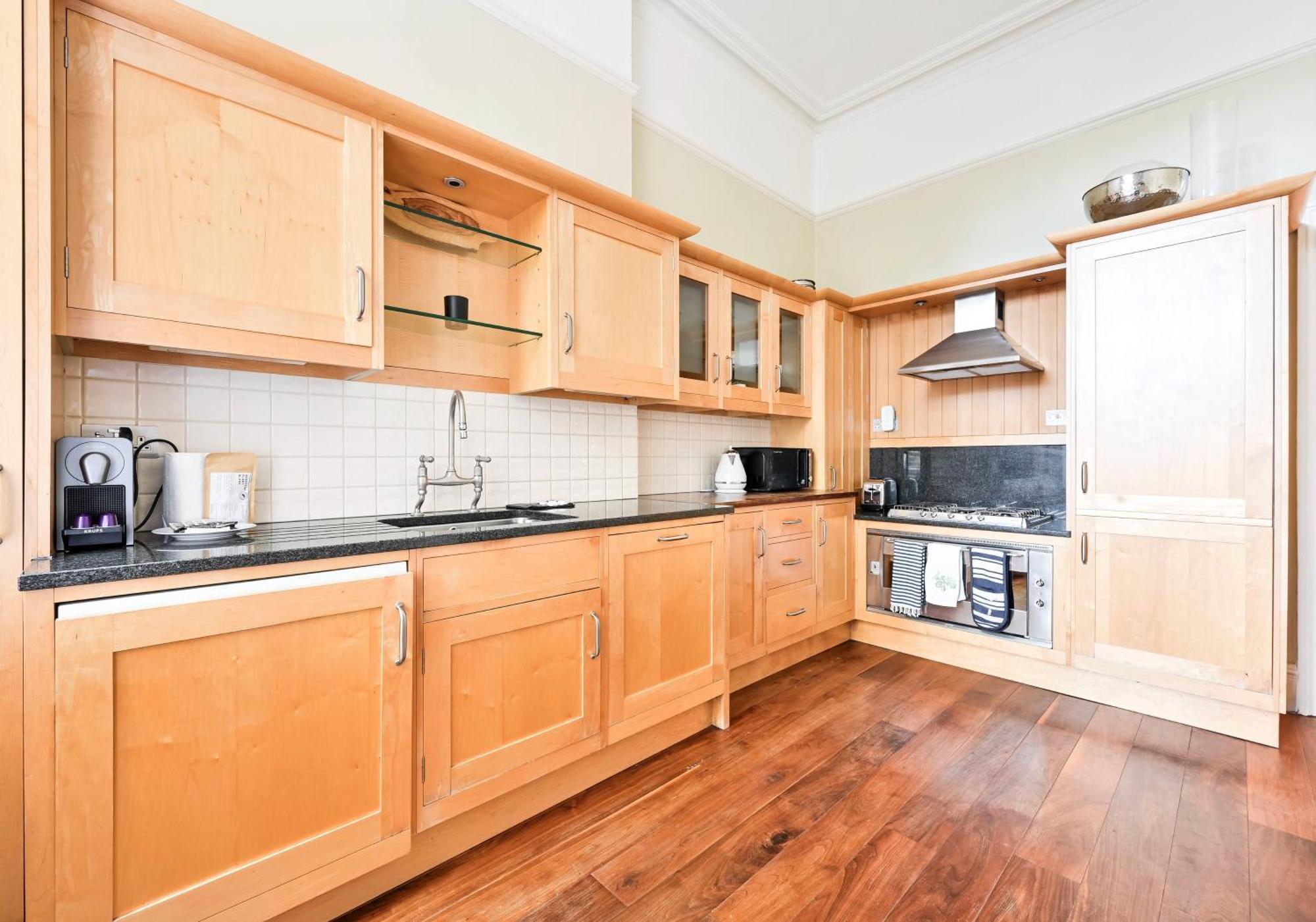 Bright 2 Bedroom In South Kensington Appartamento