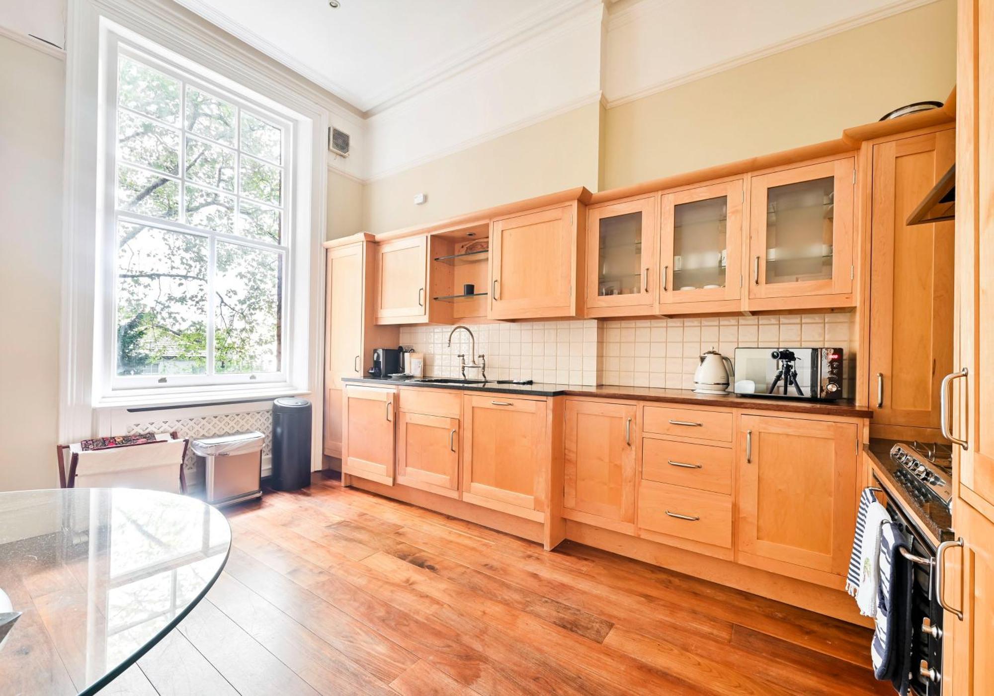 Bright 2 Bedroom In South Kensington * Londra