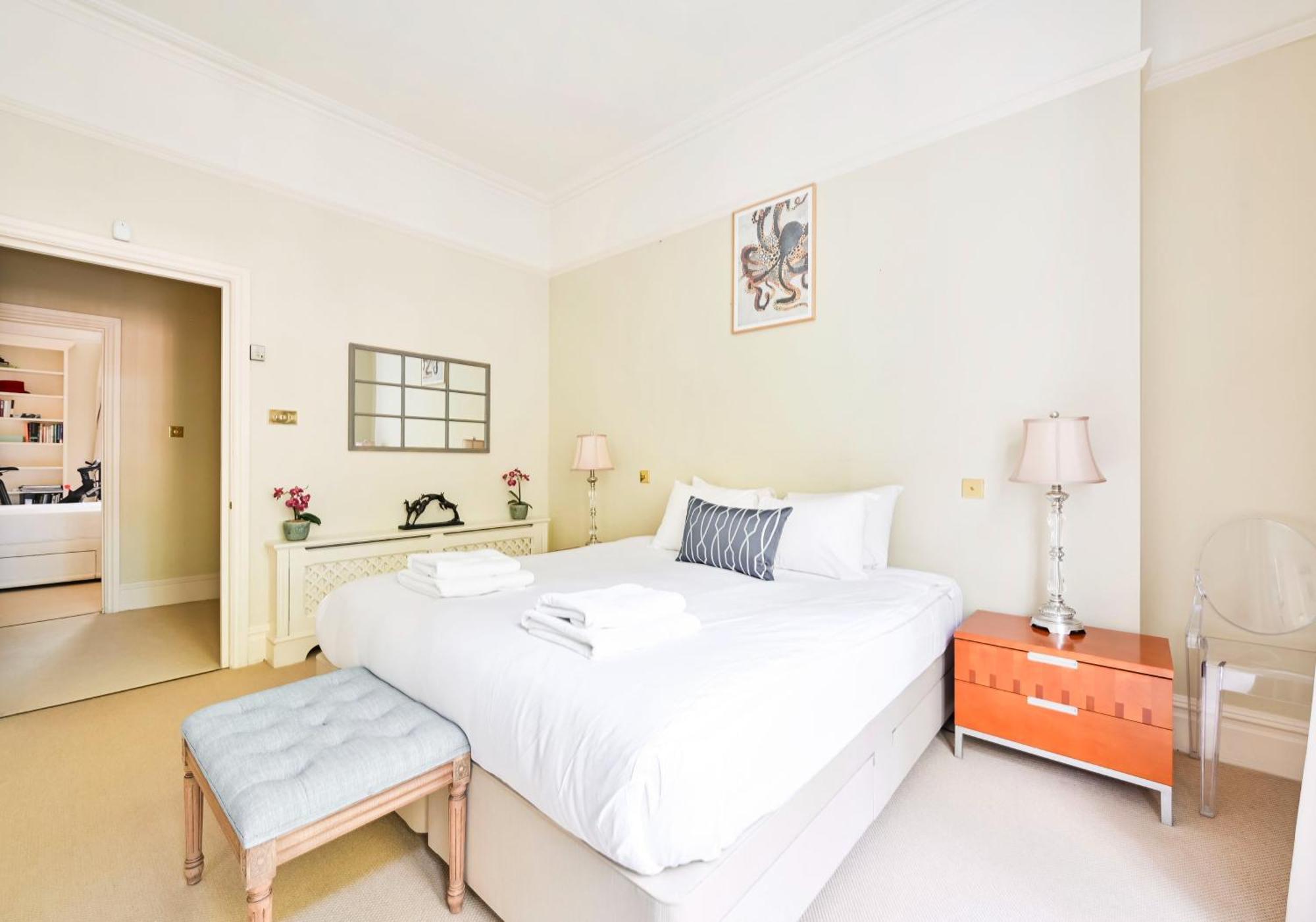 Bright 2 Bedroom In South Kensington Appartamento